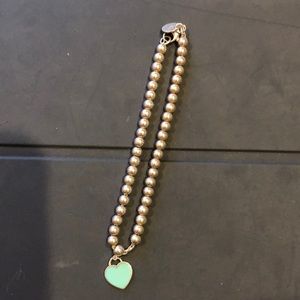TIFFANY & CO.
Enamel Heart Tag Bead Bracelet
